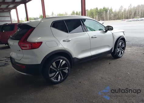 2024 Volvo Xc40 B5 Ultimate Bright Theme z USA, uszkodzony, nr VIN YV4L12UF2R2208237